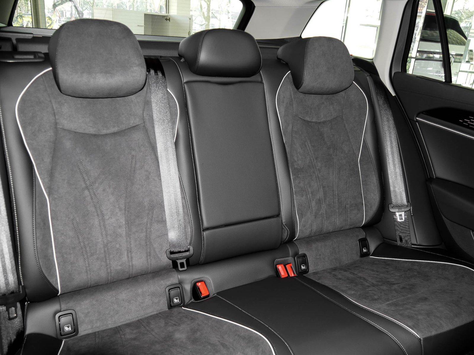 Volkswagen Passat Variant 2.0 TDI ELEGANCE DSG AHK DCC HEAD-UP 360CAM