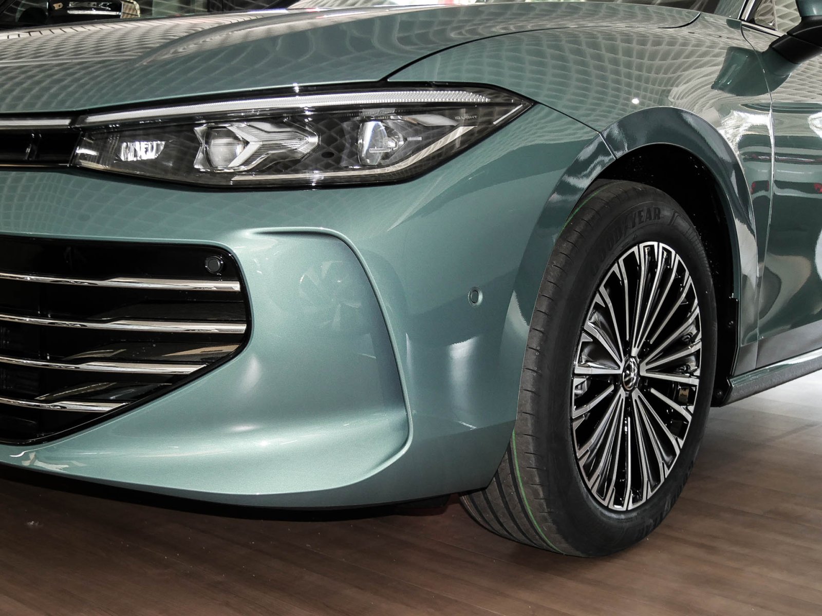 Volkswagen Passat Variant 2.0 TDI ELEGANCE DSG AHK DCC HEAD-UP 360CAM