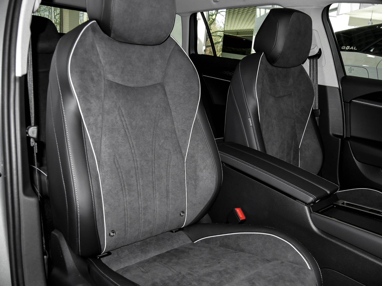 Volkswagen Passat Variant 2.0 TDI ELEGANCE DSG AHK DCC HEAD-UP 360CAM