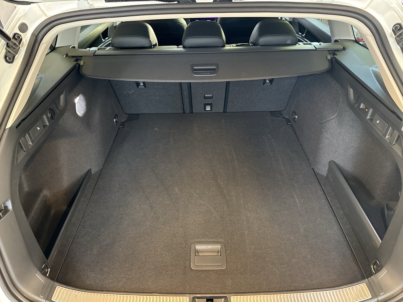 Volkswagen Passat Variant 1.5 eTSI BUSINESS AHK 360°CAM ACC