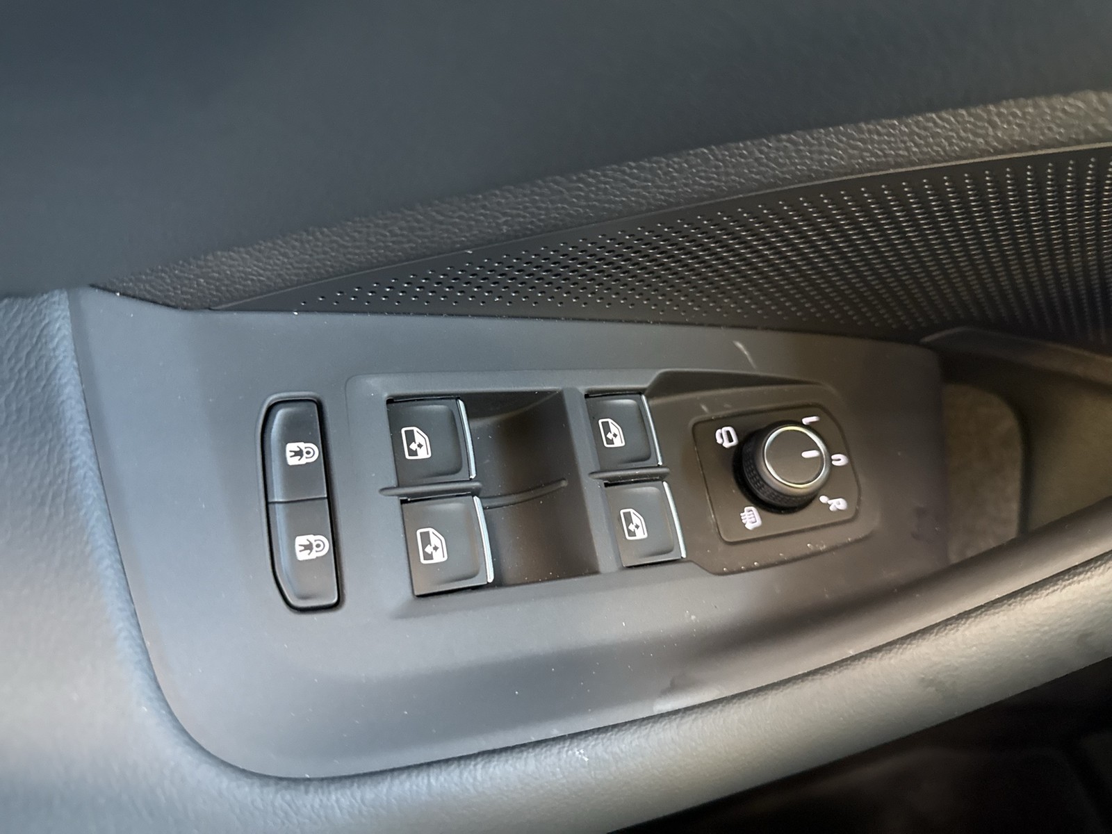 Volkswagen Passat Variant 1.5 eTSI BUSINESS AHK 360°CAM ACC