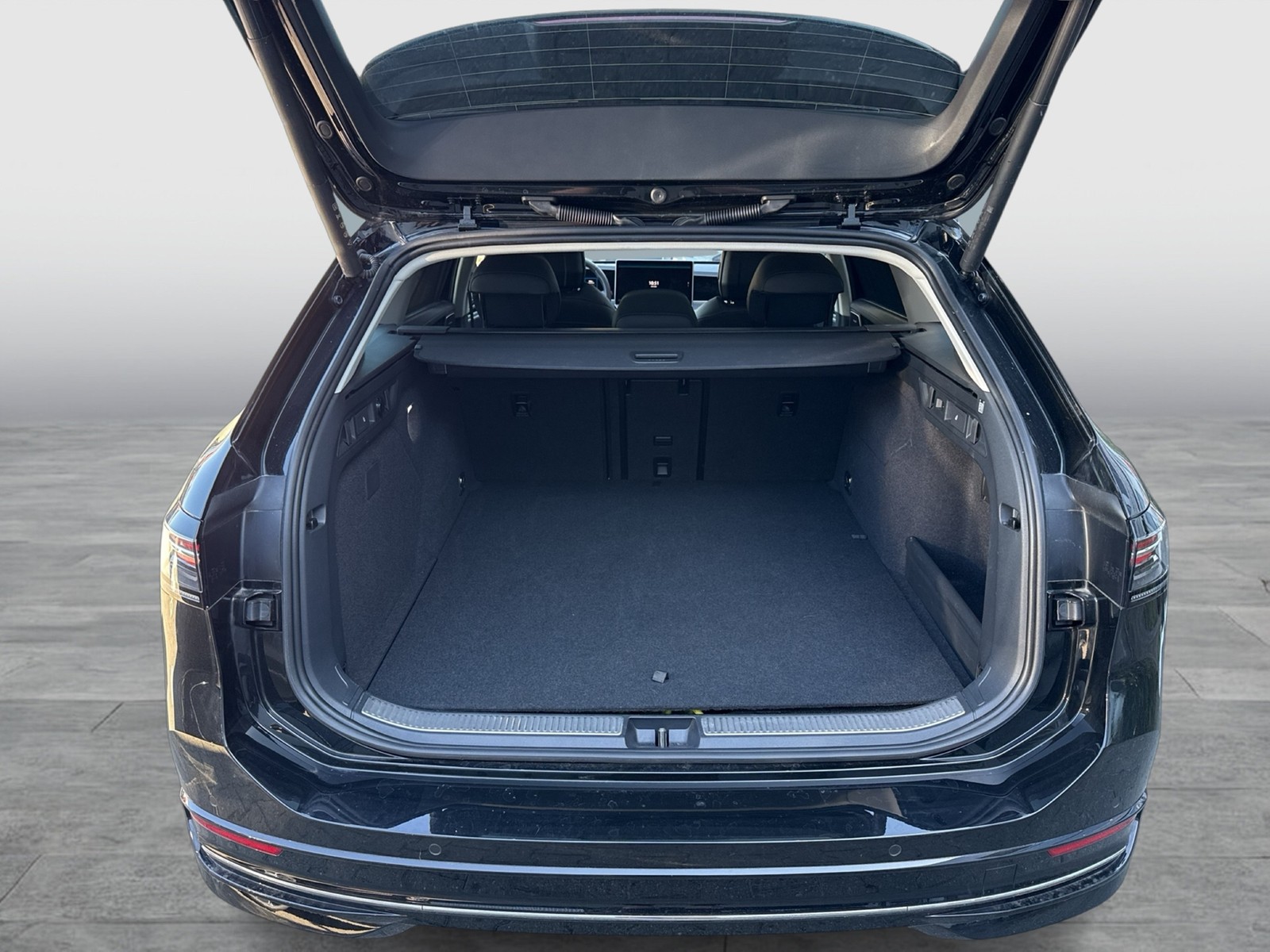 Volkswagen Passat Variant 1.5HYBRID ELEGANCE LEDER PANO AHK