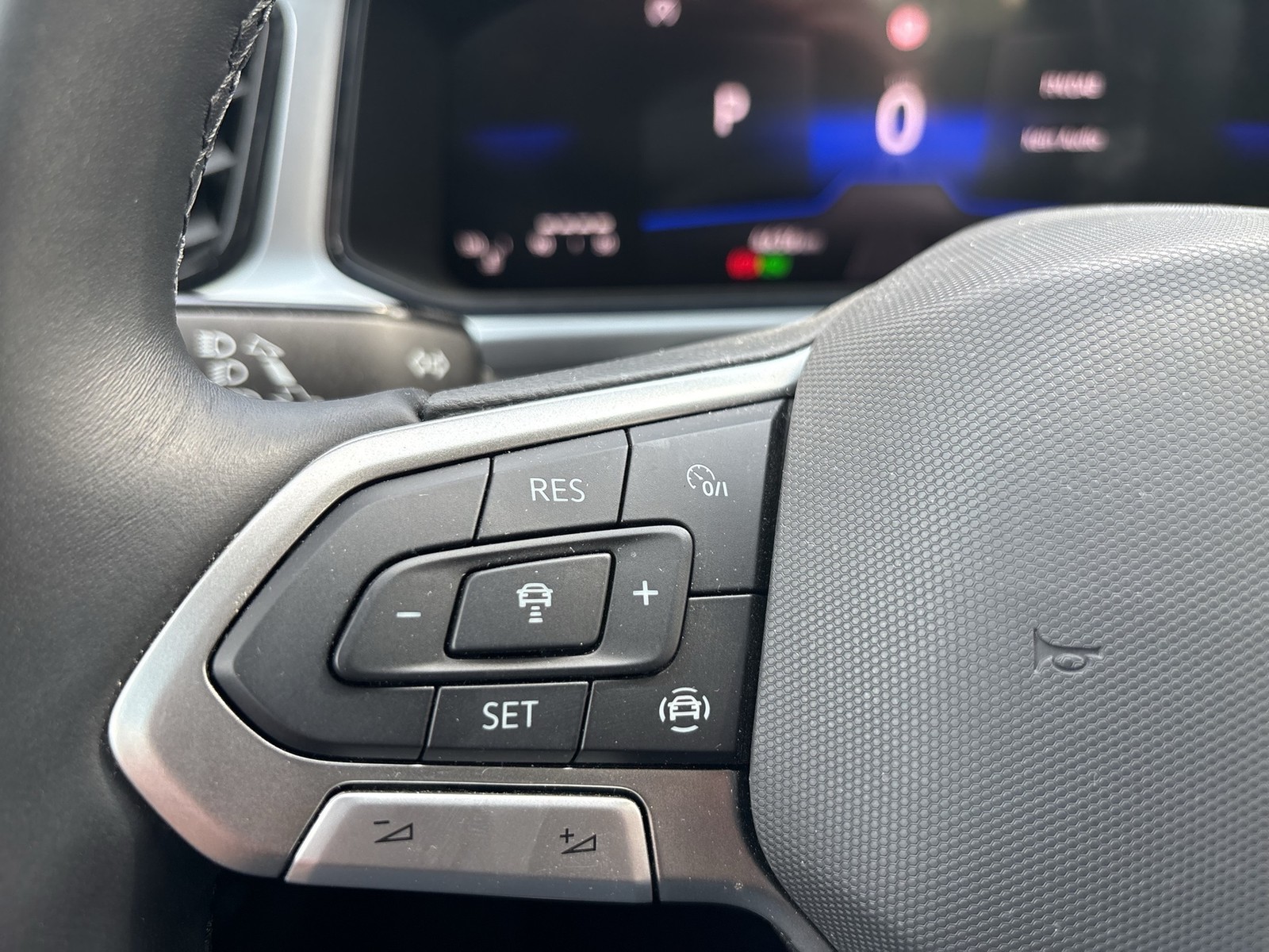 Volkswagen T-Roc 1.5 LIFE CAM ACC LM17 NAVI CARPLAY SITZHZ.