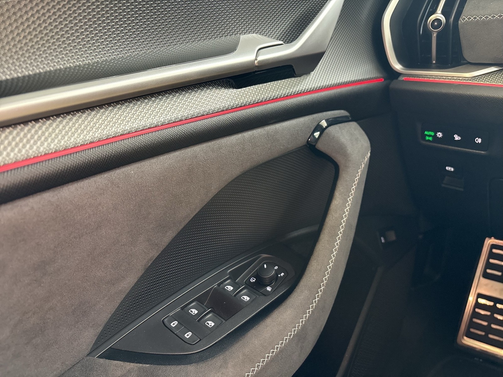 Skoda Kodiaq 2.0 SPORTLINE 4X4 STANDHZ. AHK CAM LM19