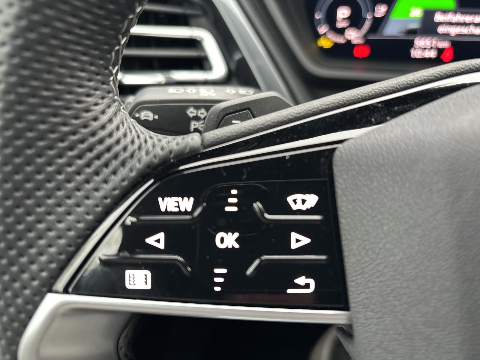 Audi Q4 e-tron Sportback 55 quattro S LINE AHK LM21