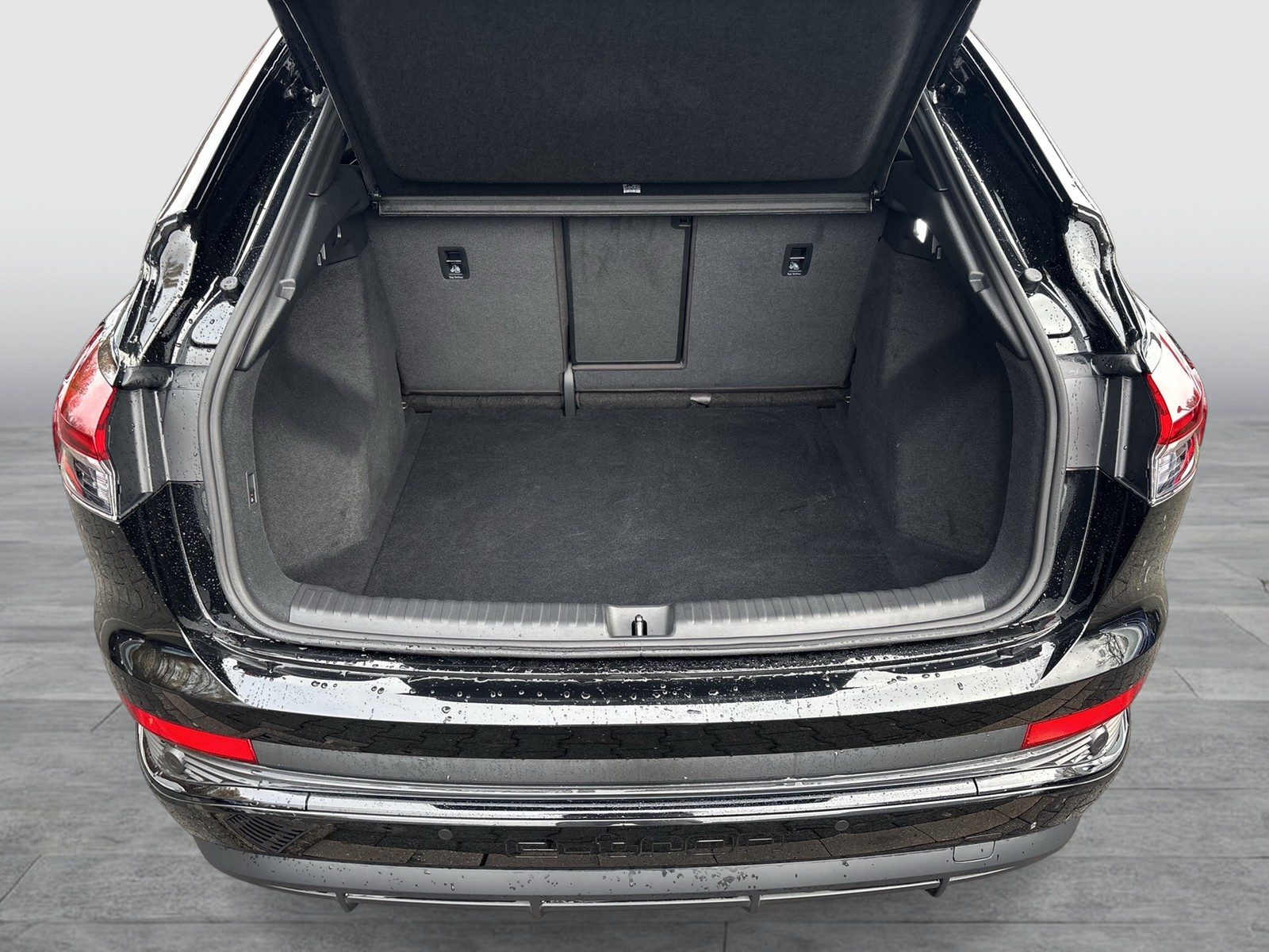 Audi Q4 e-tron Sportback 55 quattro S LINE AHK LM21