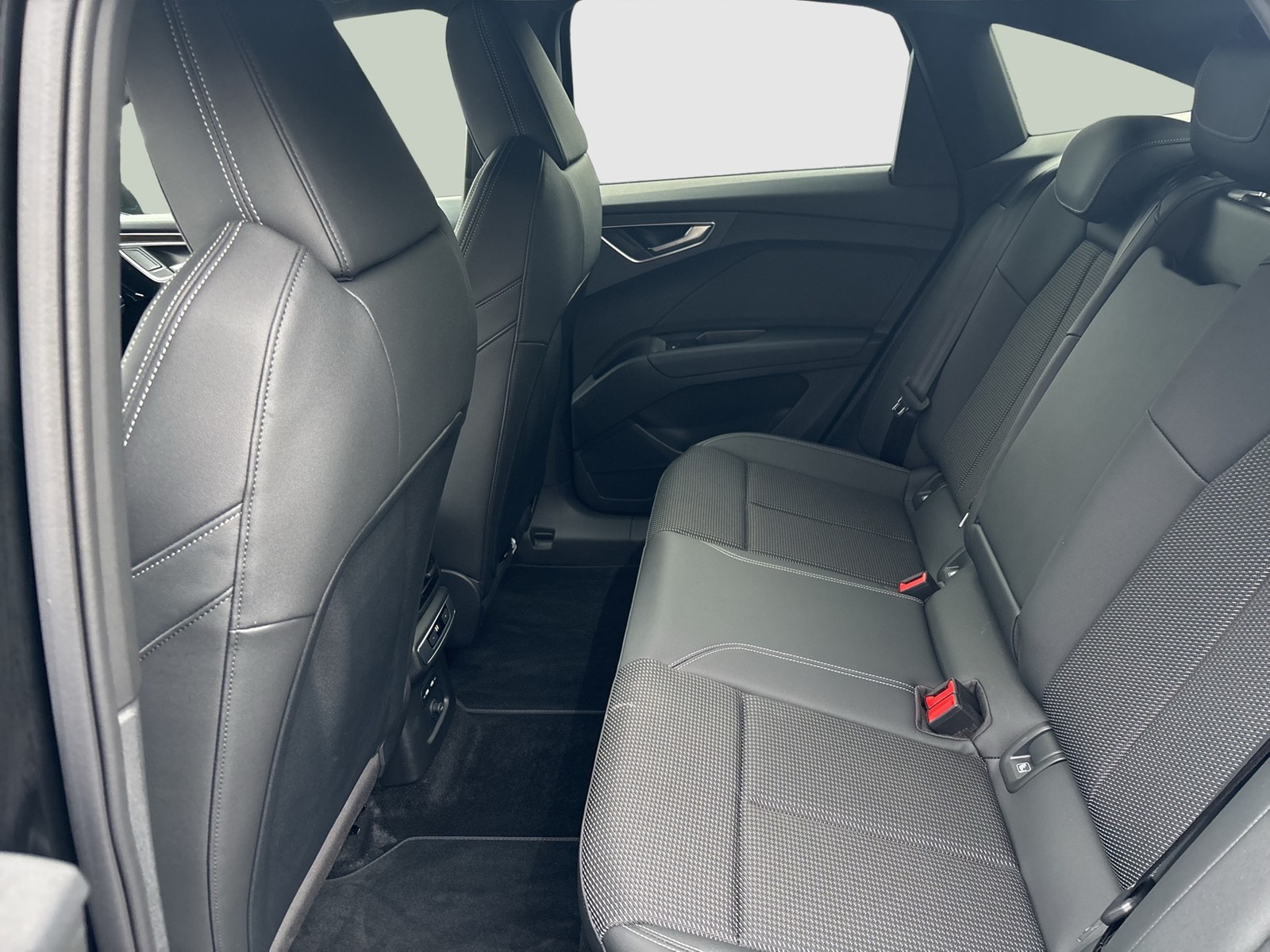 Audi Q4 e-tron Sportback 55 quattro S LINE AHK LM21