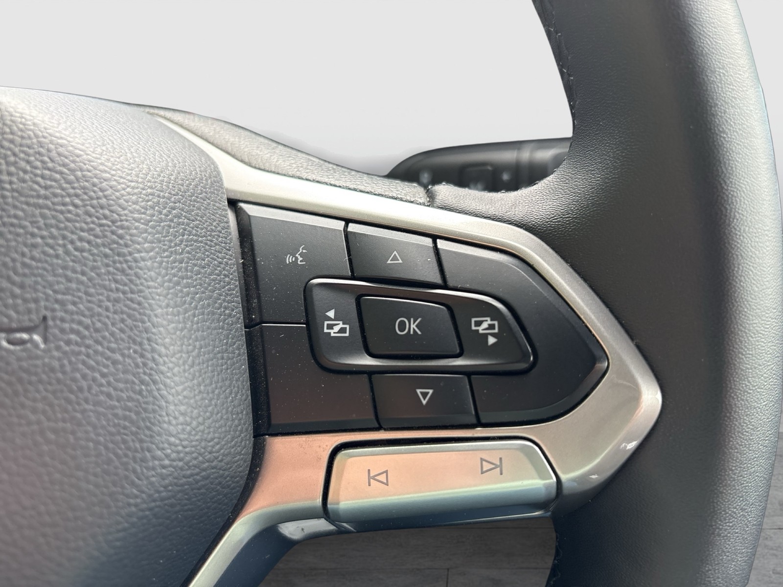 Volkswagen T7 Caravelle 2.0 STYLE KR CAM ACC NAVI Matrix