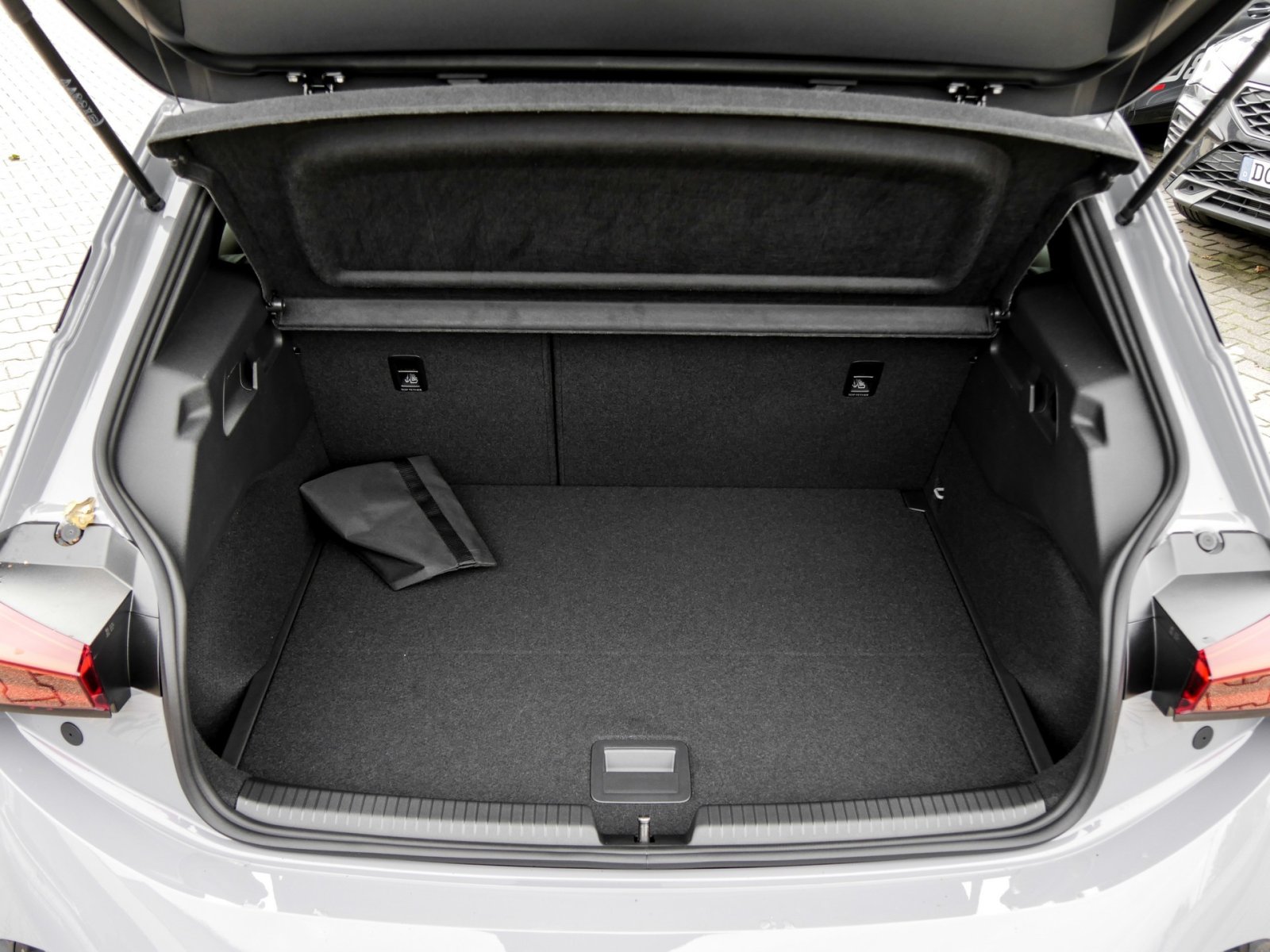 Cupra Born NAV ACC PDC RFK 19LM APP CONNECT SHZ