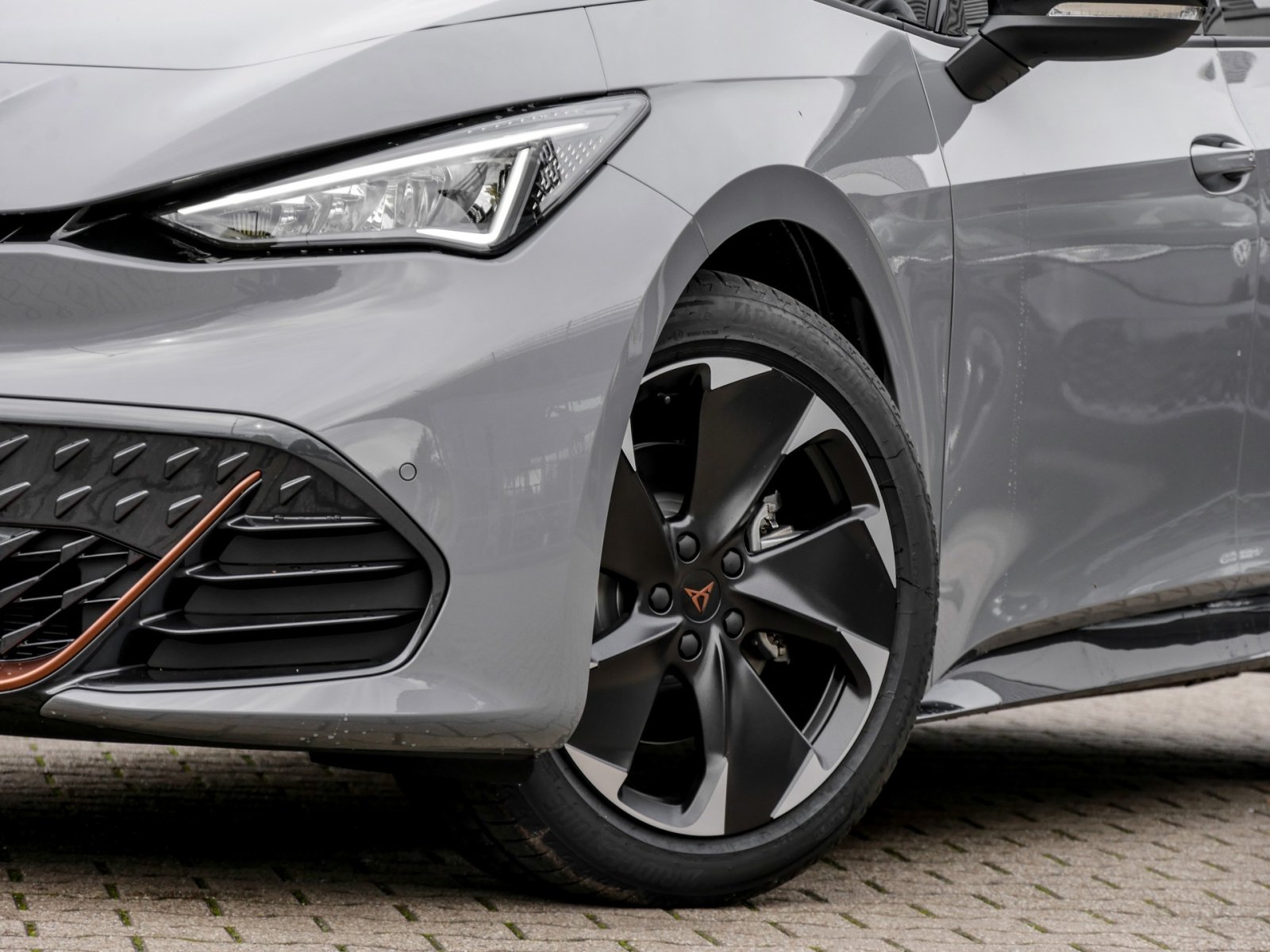 Cupra Born NAV ACC PDC RFK 19LM APP CONNECT SHZ