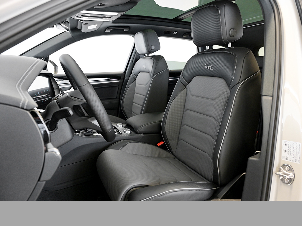Volkswagen Touareg V6 R-LINE ALLRADLENKUNG PANO AHK LM22
