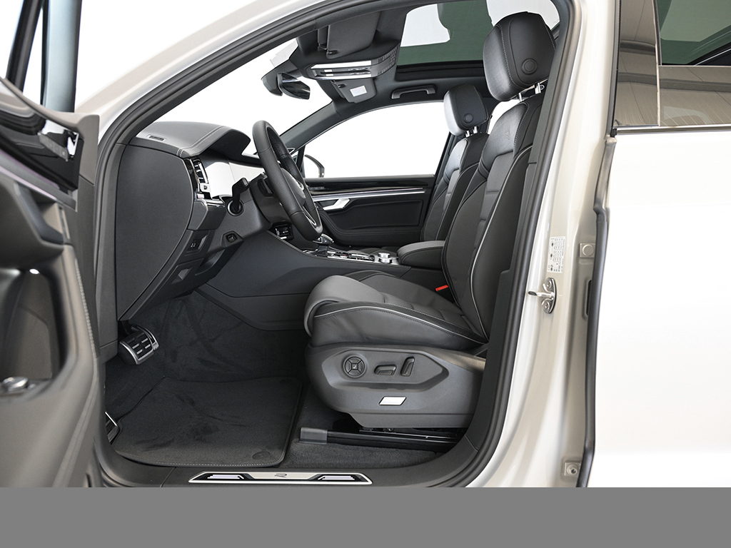 Volkswagen Touareg V6 R-LINE ALLRADLENKUNG PANO AHK LM22