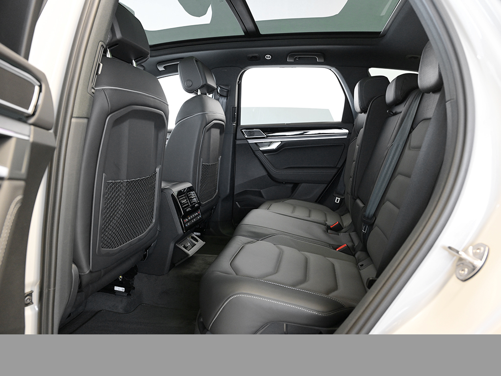 Volkswagen Touareg V6 R-LINE ALLRADLENKUNG PANO AHK LM22