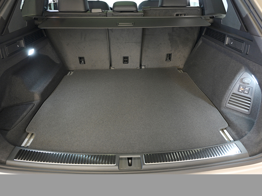 Volkswagen Touareg V6 R-LINE ALLRADLENKUNG PANO AHK LM22