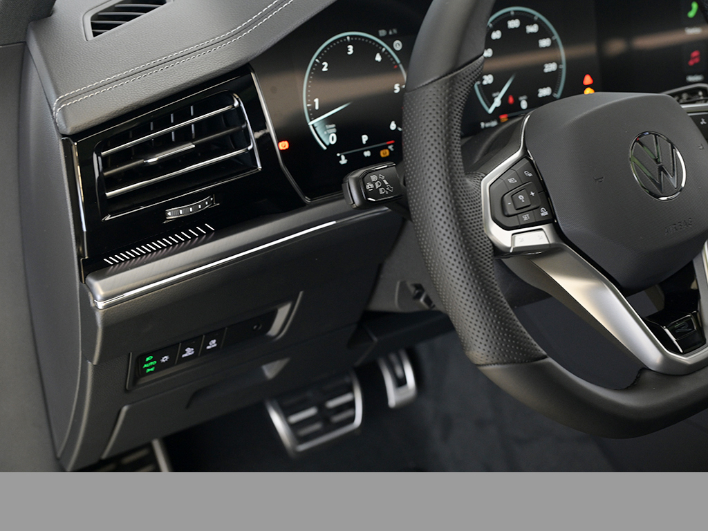 Volkswagen Touareg V6 R-LINE ALLRADLENKUNG PANO AHK LM22