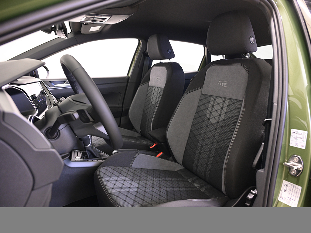 Volkswagen Taigo 1.0 R-LINE DSG BLACKSTYLE AHK CAM LM18