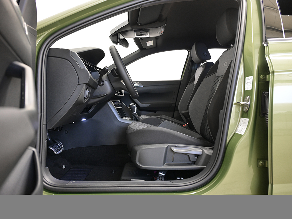 Volkswagen Taigo 1.0 R-LINE DSG BLACKSTYLE AHK CAM LM18