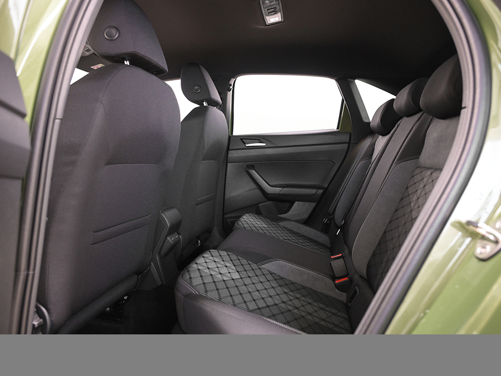 Volkswagen Taigo 1.0 R-LINE DSG BLACKSTYLE AHK CAM LM18