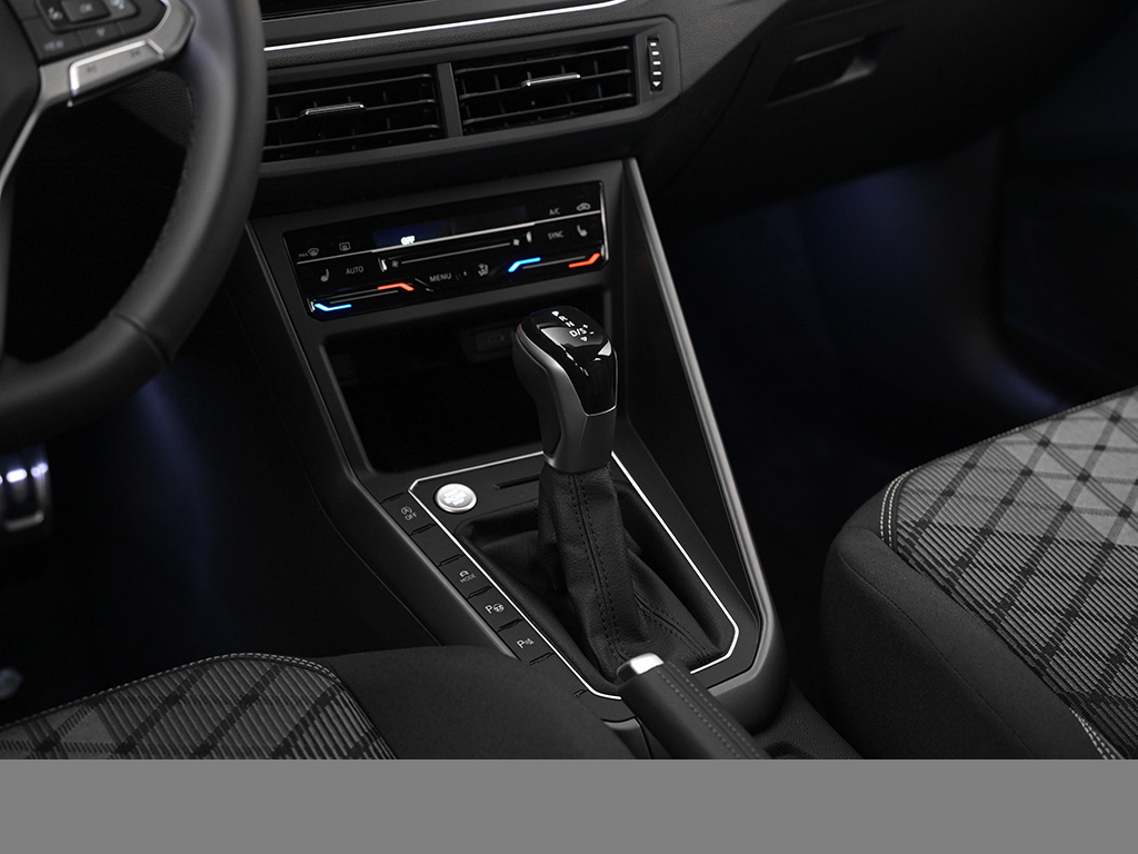 Volkswagen Taigo 1.0 R-LINE DSG BLACKSTYLE AHK CAM LM18