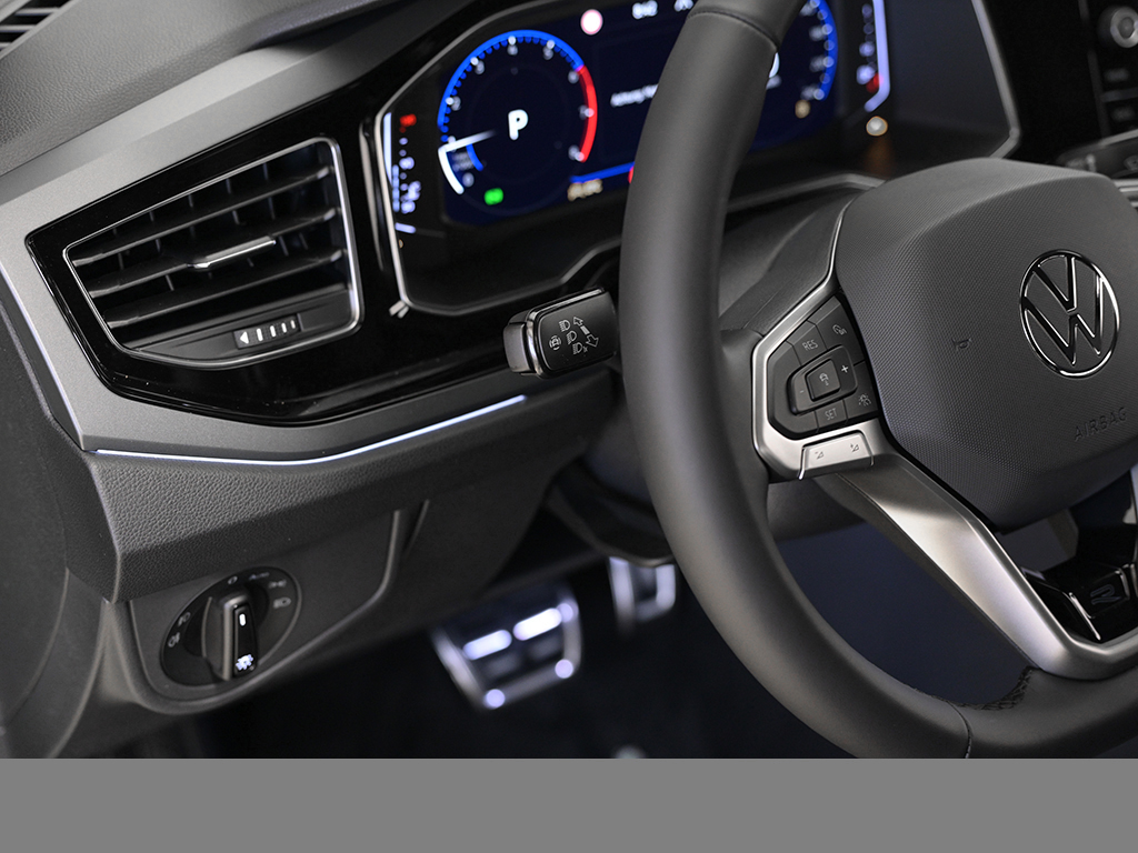 Volkswagen Taigo 1.0 R-LINE DSG BLACKSTYLE AHK CAM LM18