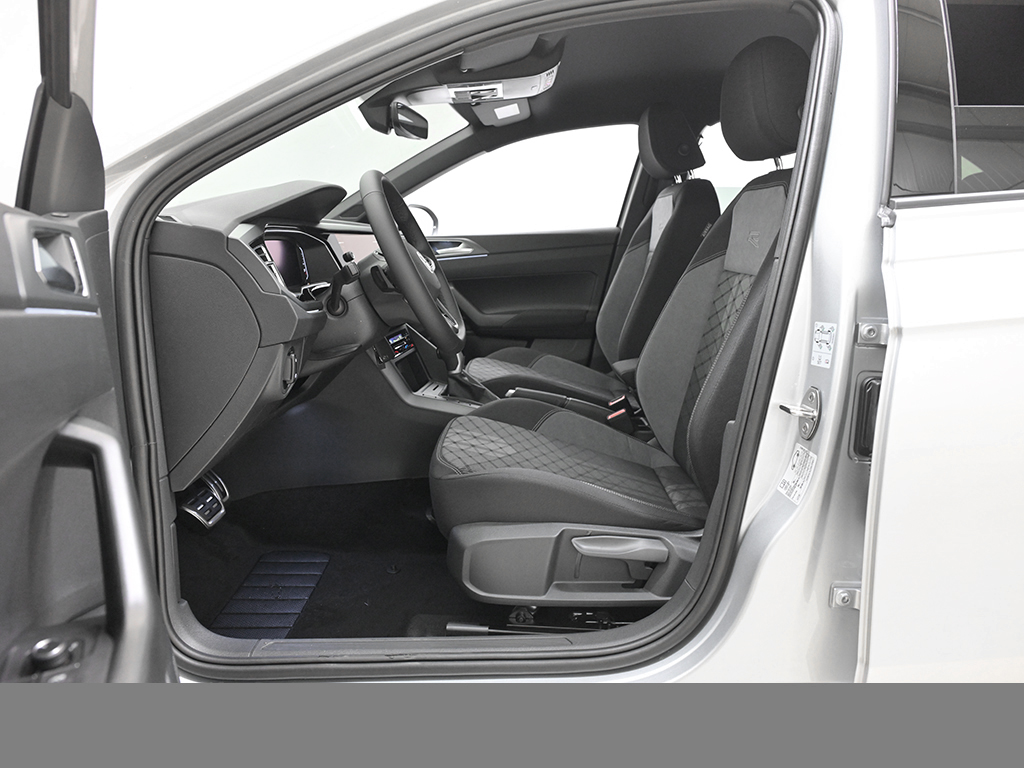 Volkswagen Taigo 1.0 R-LINE DSG AHK NAVI ALLWETTERREIFEN