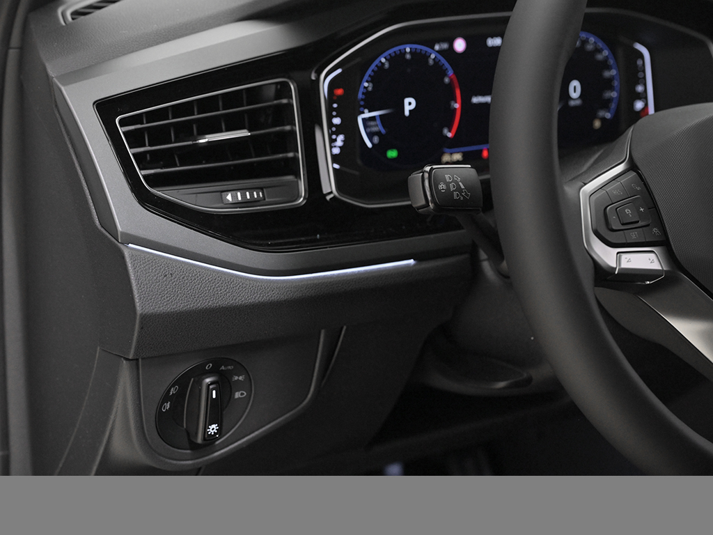 Volkswagen Taigo 1.0 R-LINE DSG AHK NAVI ALLWETTERREIFEN