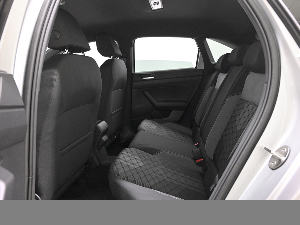 Volkswagen Taigo 1.0 R-LINE DSG AHK NAVI ALLWETTERREIFEN