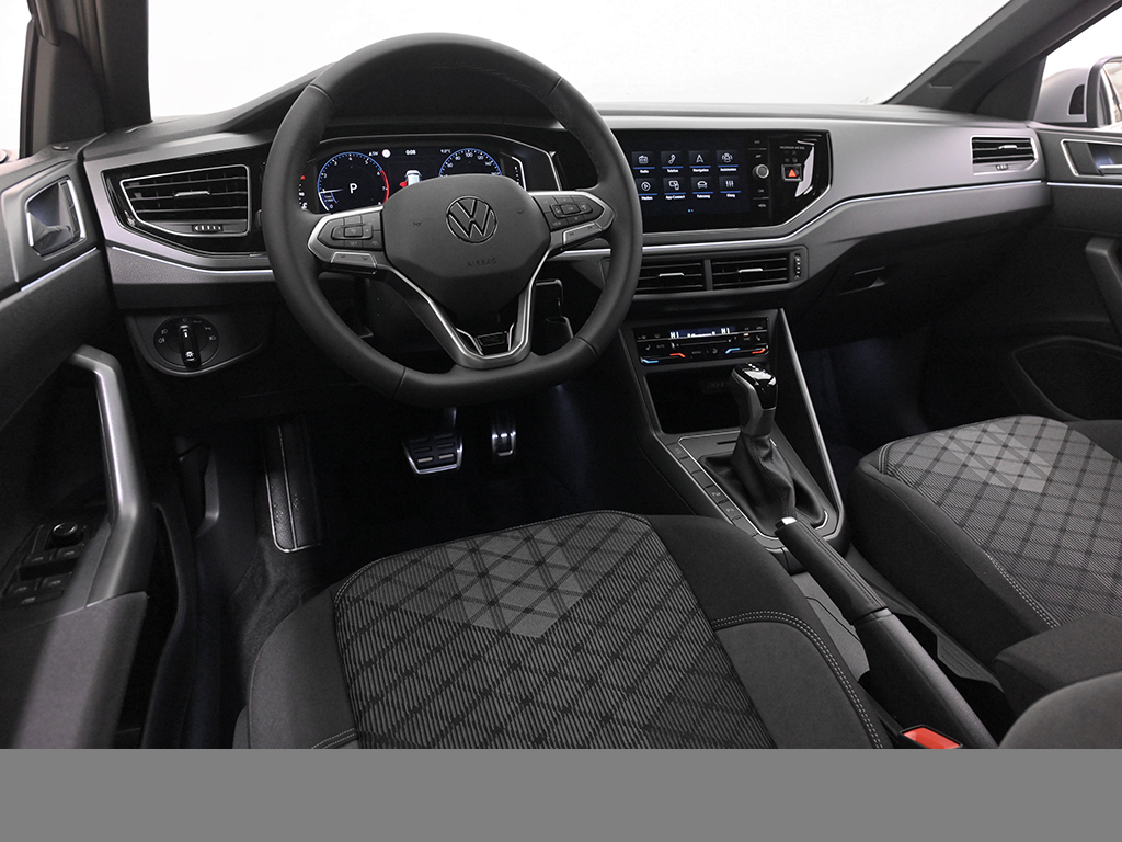 Volkswagen Taigo 1.0 R-LINE DSG AHK NAVI ALLWETTERREIFEN