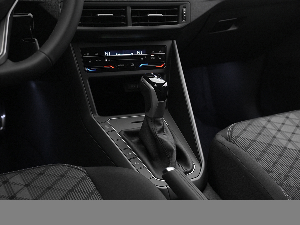 Volkswagen Taigo 1.0 R-LINE DSG AHK NAVI ALLWETTERREIFEN