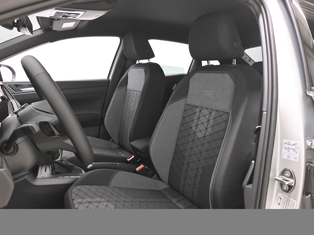 Volkswagen Taigo 1.0 R-LINE DSG AHK NAVI ALLWETTERREIFEN