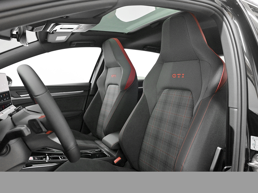 Volkswagen Golf GTI BLACKSTYLE PANO HARMANKARDON