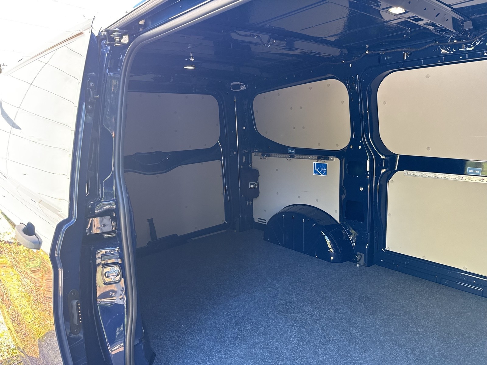 Volkswagen T7 Transporter 2.0 Kasten KR AHK CAM NAVI KLIMA