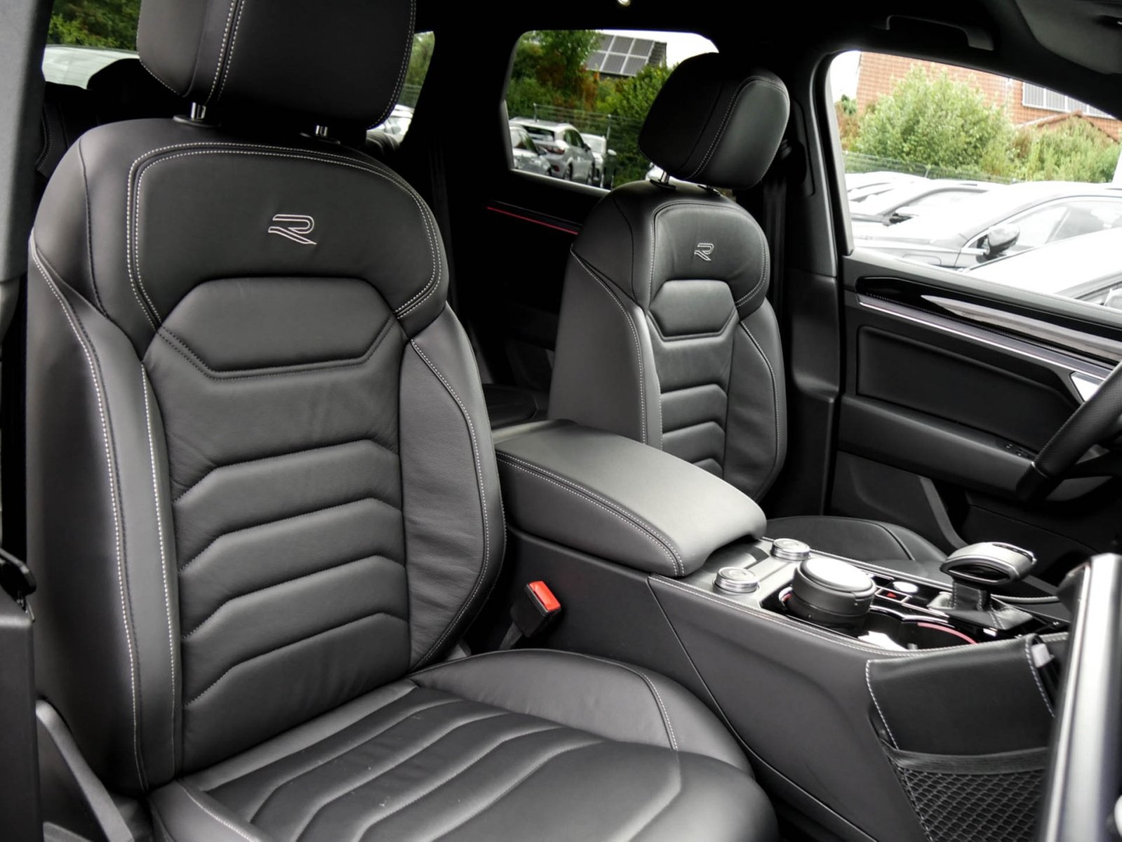 Volkswagen Touareg V6 R-LINE NEUES MODELL AHK CAM ACC LM19