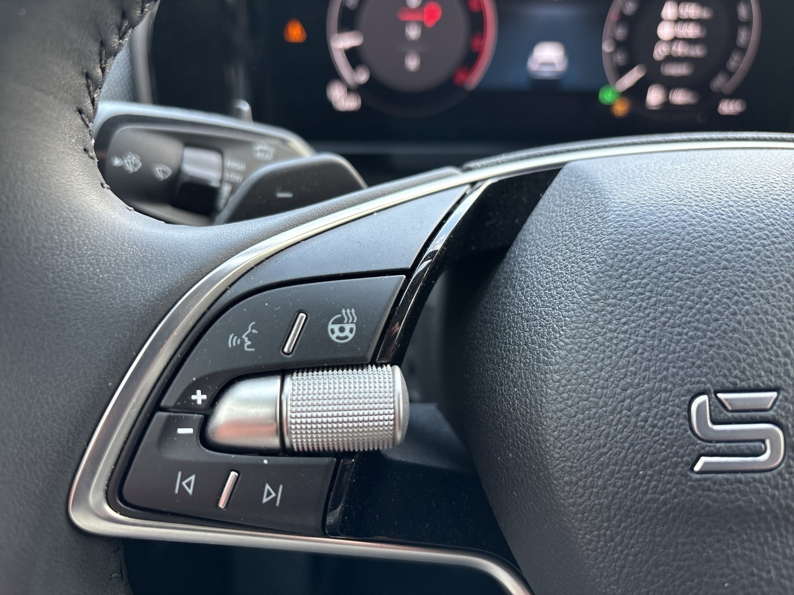 Skoda Kodiaq 2.0 SELECTION 4X4 7SITZE AHK CAM ACC LM18