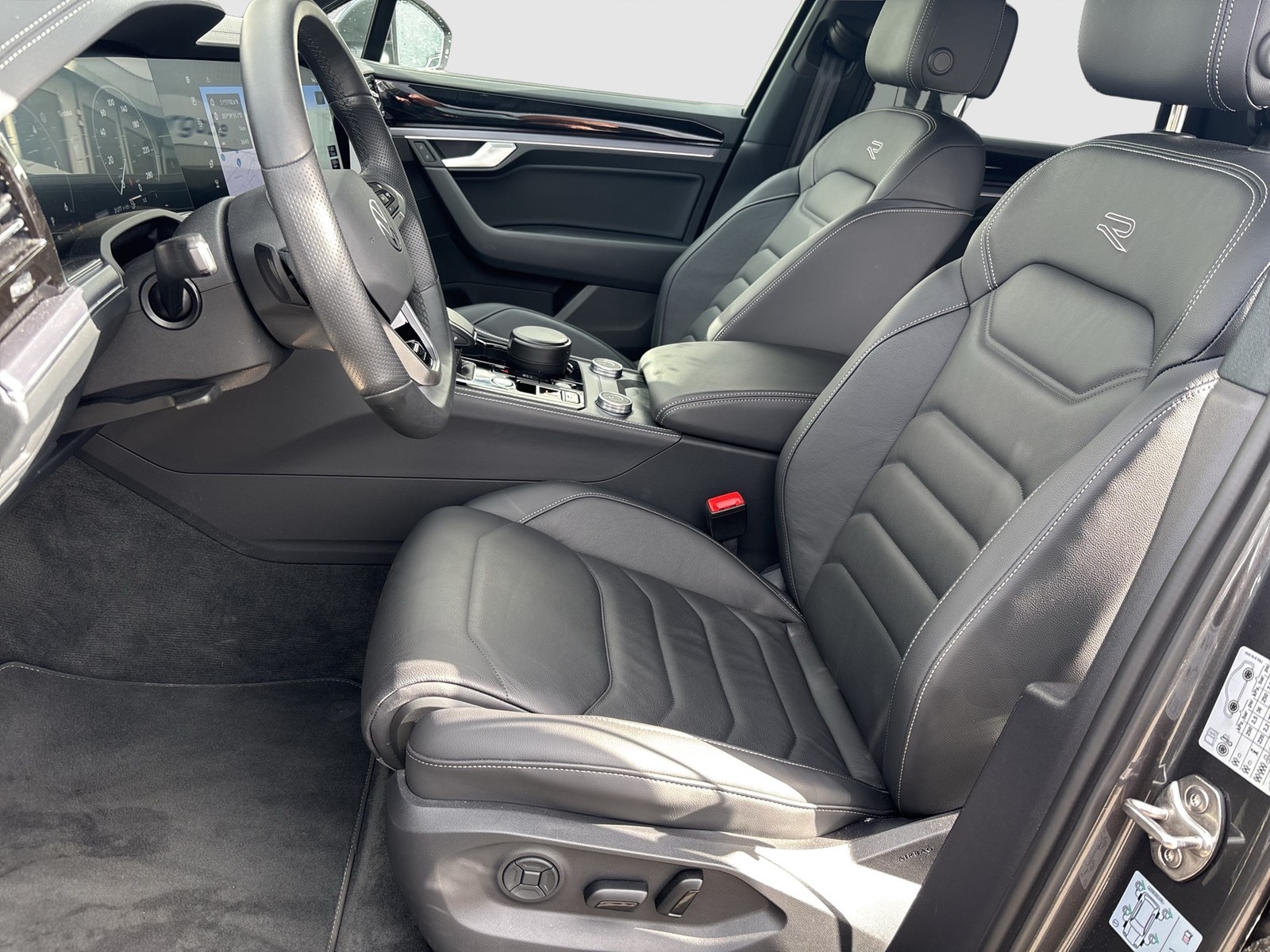 Volkswagen Touareg V6 R-LINE NEUES MODELL AHK CAM ACC LM19