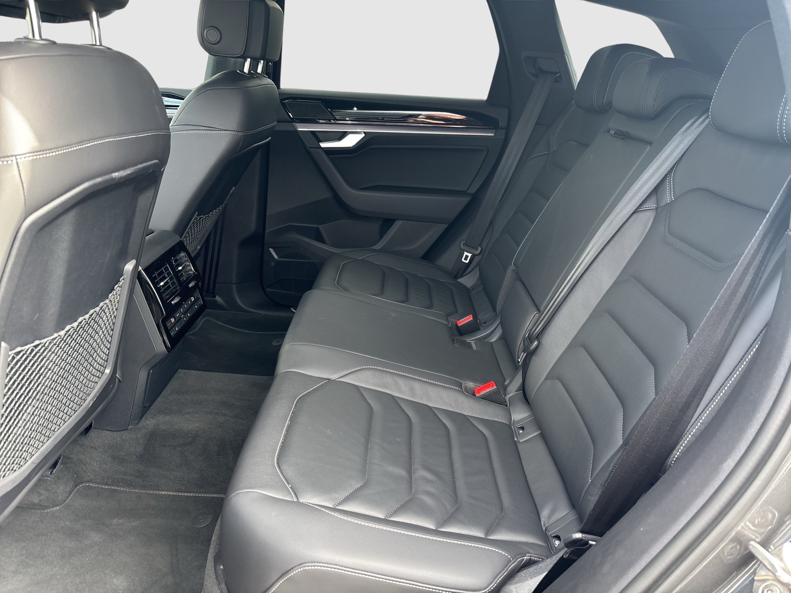 Volkswagen Touareg V6 R-LINE NEUES MODELL AHK CAM ACC LM19