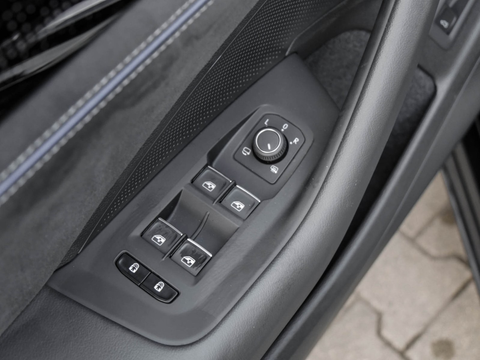 Volkswagen Passat Variant 2.0 R-LINE 4X4 NEUESMODELL AHK 19Z