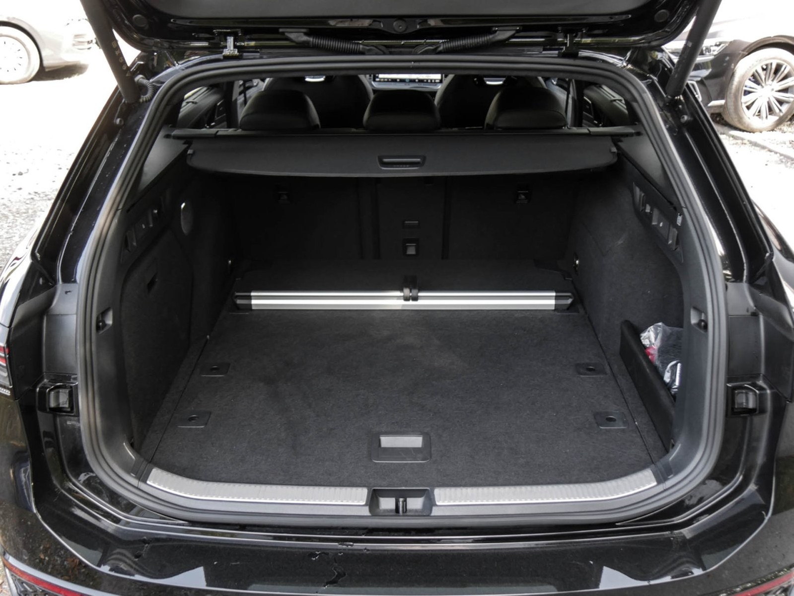 Volkswagen Passat Variant 2.0 R-LINE 4X4 NEUESMODELL AHK 19Z