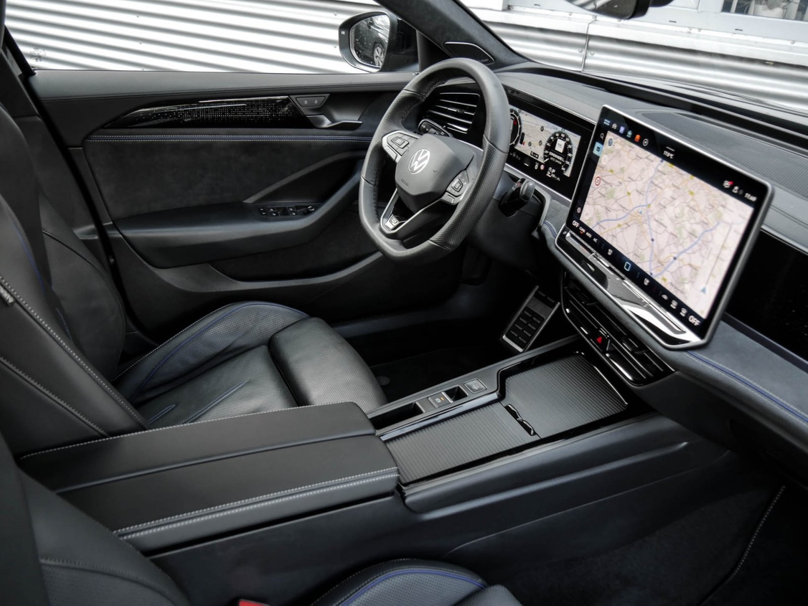 Volkswagen Passat Variant 2.0 R-LINE 4X4 NEUESMODELL AHK 19Z