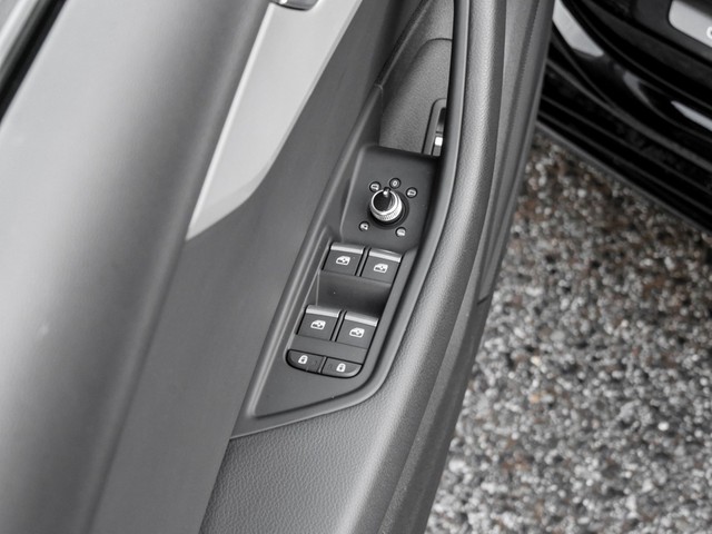 Audi A4 40 quattro S LINE BLACKPAK CAM LM18 NAVI+
