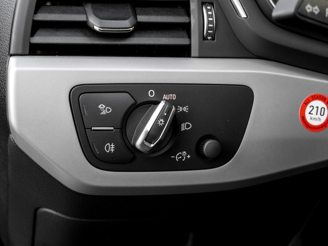 Audi A4 40 quattro S LINE BLACKPAK CAM LM18 NAVI+