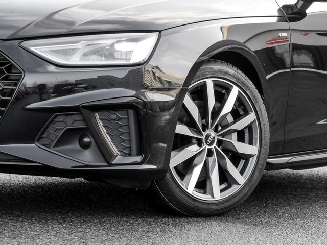 Audi A4 40 quattro S LINE BLACKPAK CAM LM18 NAVI+