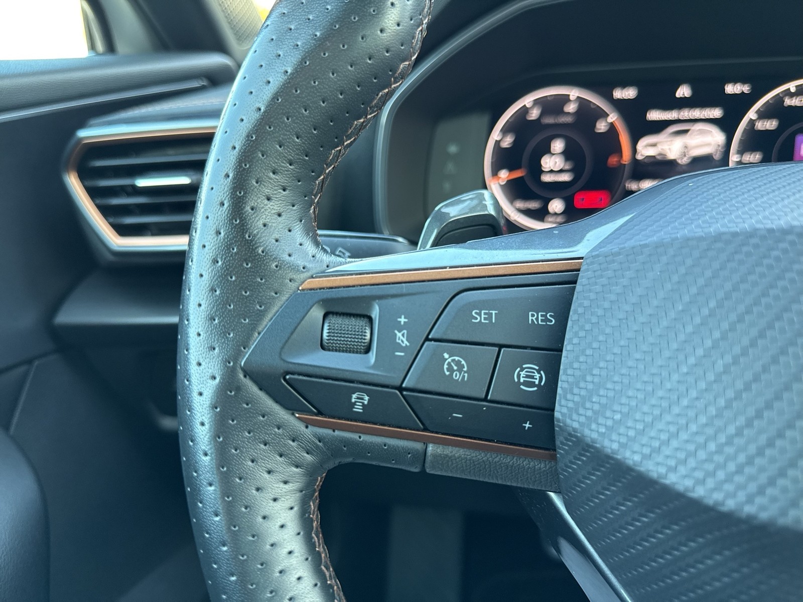 Cupra Formentor 2.0 4X4 PANO AHK 360°CAM ALU18 CARPLAY