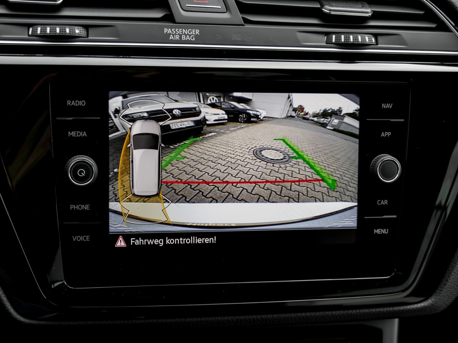 Volkswagen Touran 2.0 HIGHLINE 7SITZE AHK CAM ACC LM17 NAVI