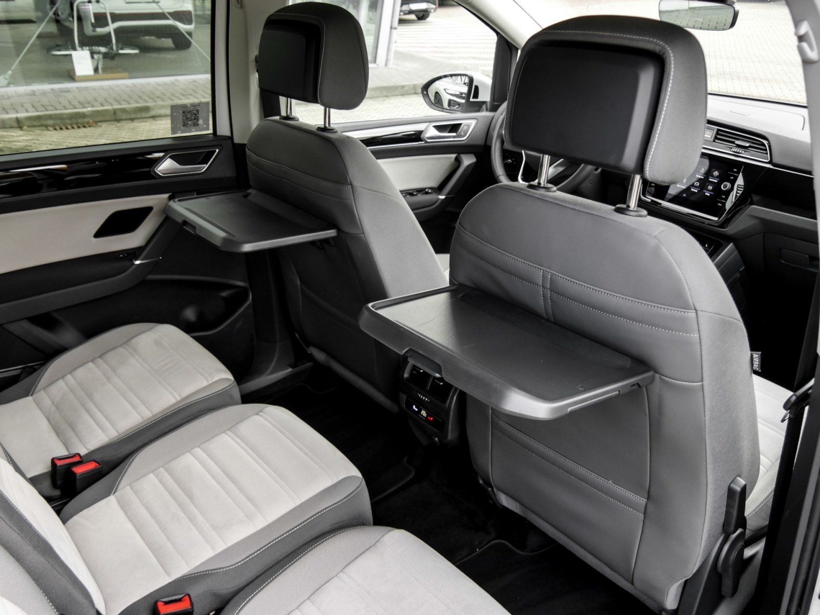 Volkswagen Touran 2.0 HIGHLINE 7SITZE AHK CAM ACC LM17 NAVI