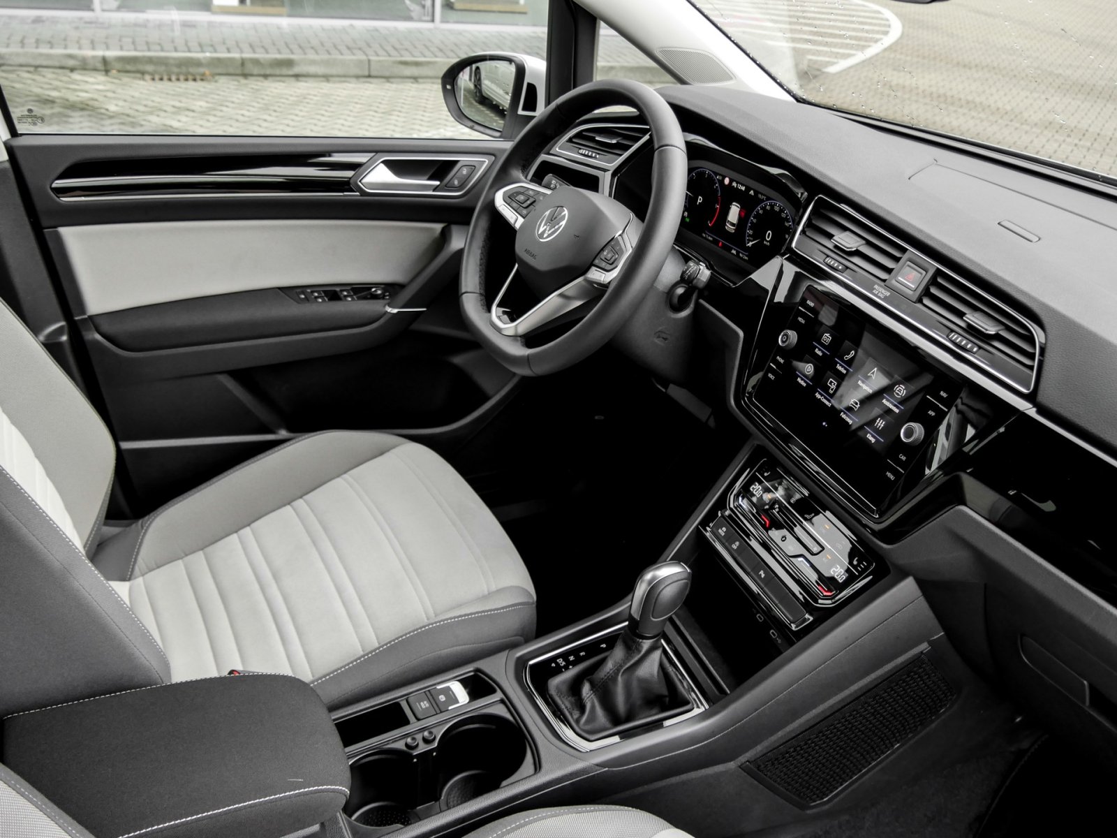 Volkswagen Touran 2.0 HIGHLINE 7SITZE AHK CAM ACC LM17 NAVI