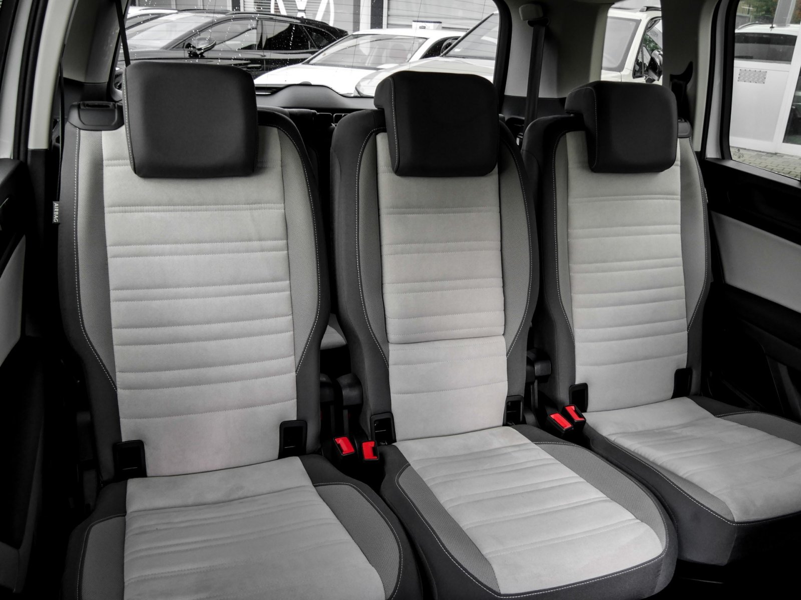 Volkswagen Touran 2.0 HIGHLINE 7SITZE AHK CAM ACC LM17 NAVI