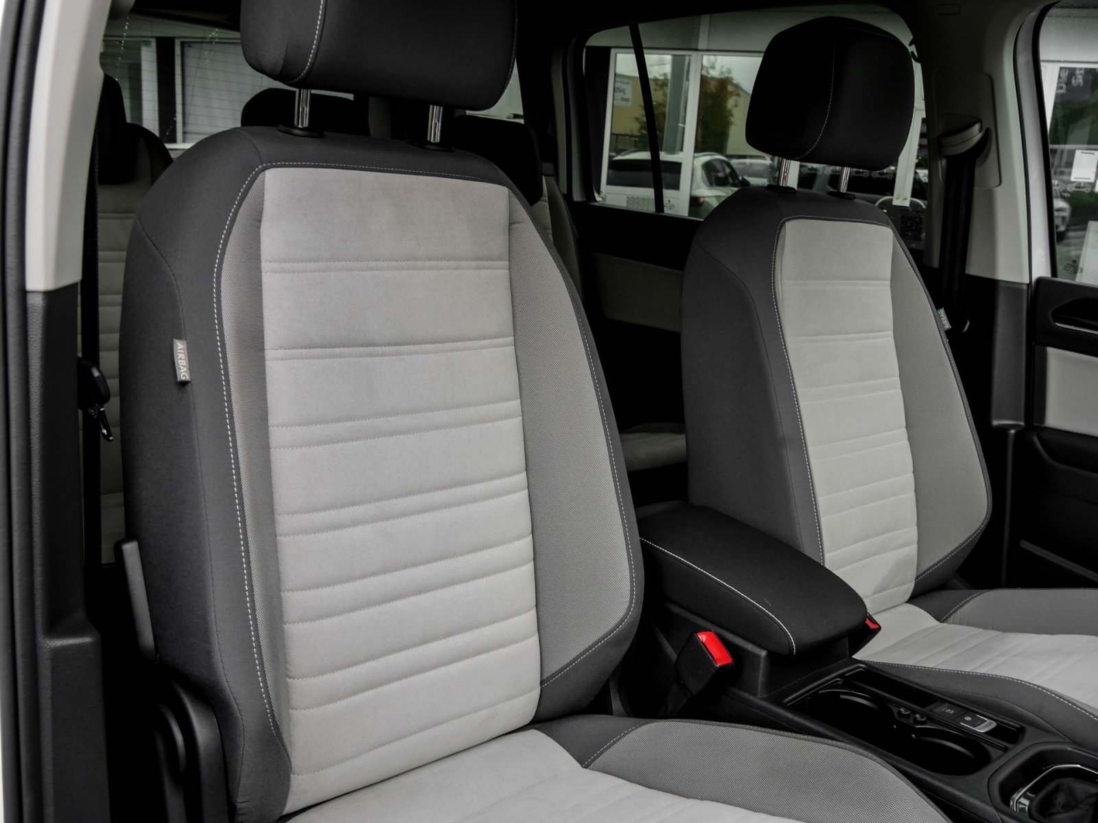 Volkswagen Touran 2.0 HIGHLINE 7SITZE AHK CAM ACC LM17 NAVI