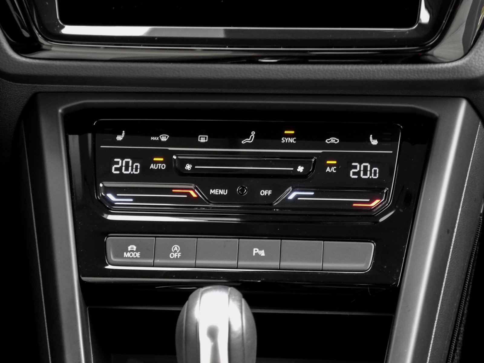 Volkswagen Touran 2.0 HIGHLINE 7SITZE AHK CAM ACC LM17 NAVI