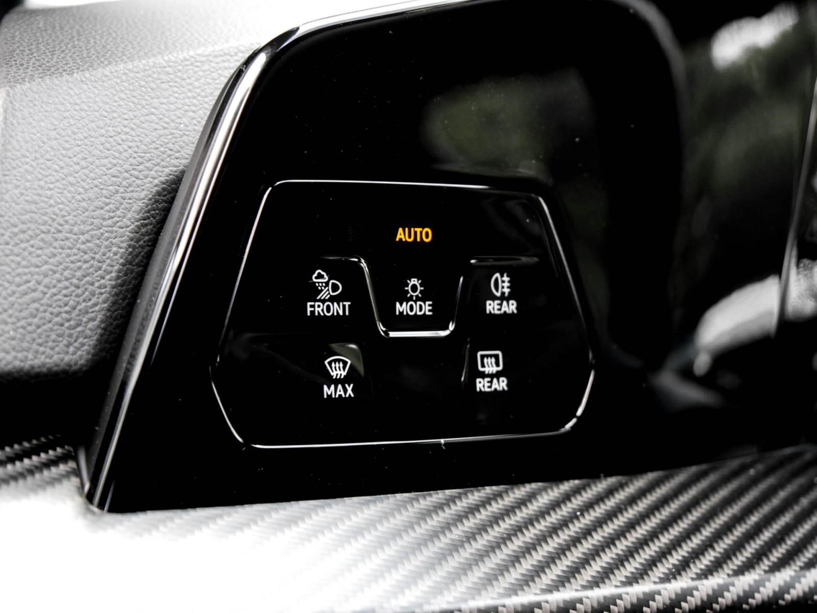 Volkswagen Golf VIII R BLACK EDITION 4X4 AKRAPOVIC LEDER 19Z